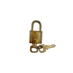 LOUIS VUITTON Padlock & Key Set #302